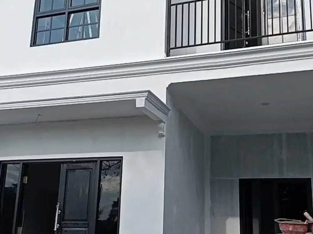 RUMAH 2 LANTAI SIAPHUNI DEKAT TOL DAN TERMINAL