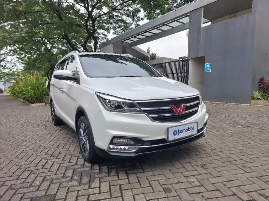 LOW DP Wuling Cortez 1.8 C Luxury Plus Bensin-AT 2018 UKS