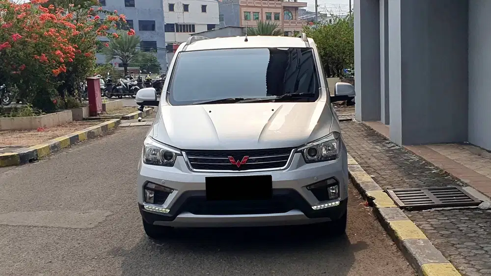 Wuling Confero S 1.5L AC Lux MT Captain Seat 2019 Like New Low Km