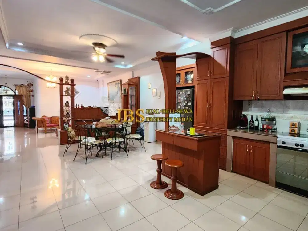 Jual Cepat!! Rumah 3 Tingkat di Komplek Griya Riatur Jalan T. Amir Hamzah - Medan