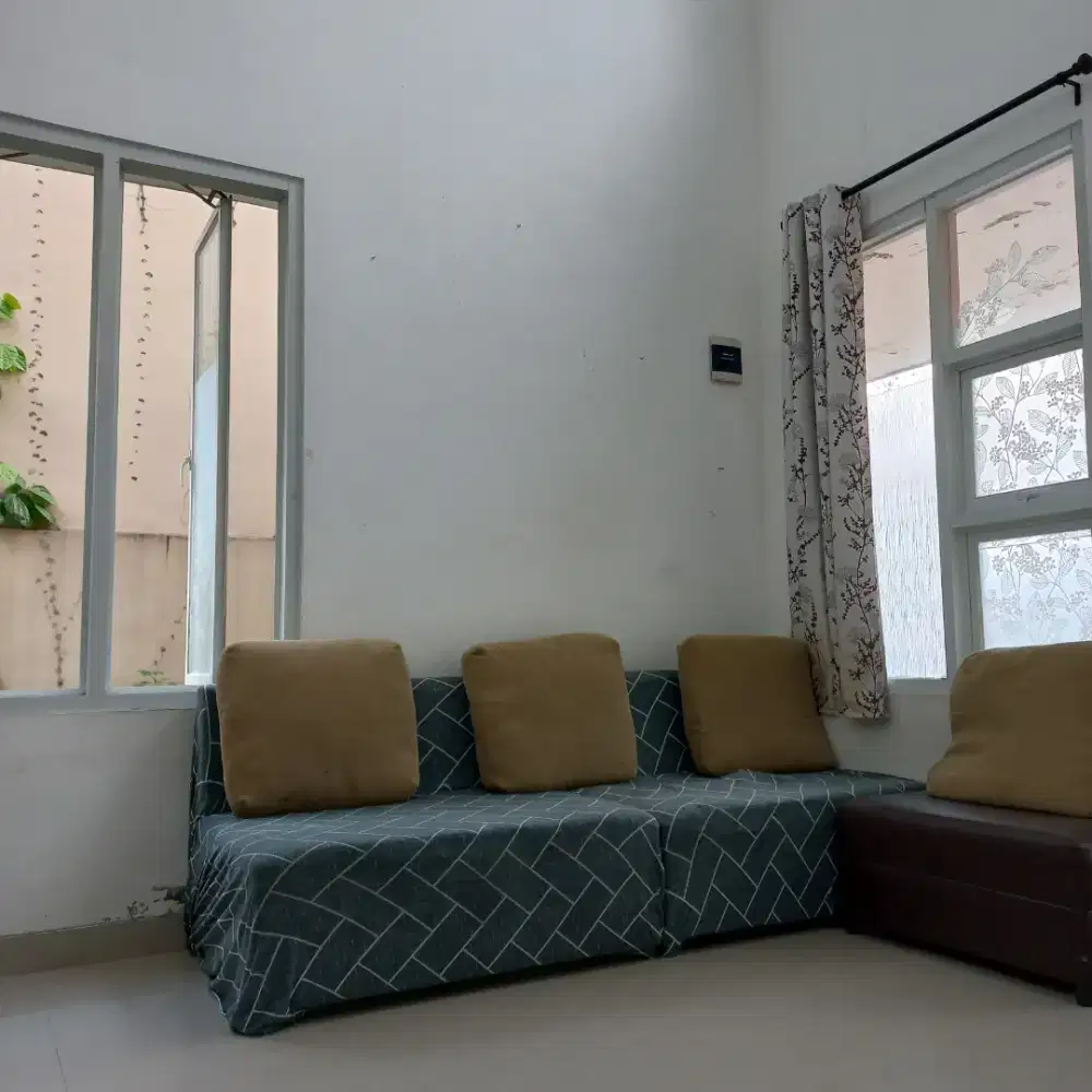 Disewakan Bulanan Rumah Full Furnished di Cluster dengan Kolam Renang