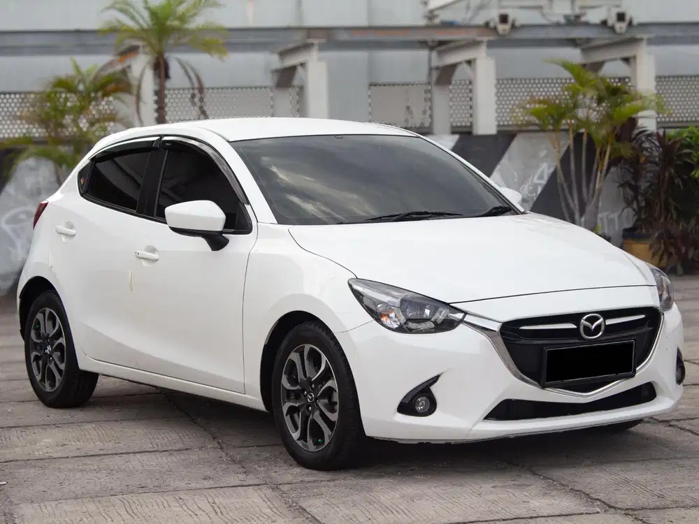 MAZDA 2 R 1.5 SKYACTIVE AT 2015 (ANTIK!)