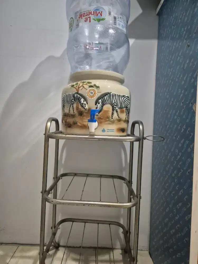 Tempat air minum galon keramik + tatakan besinya