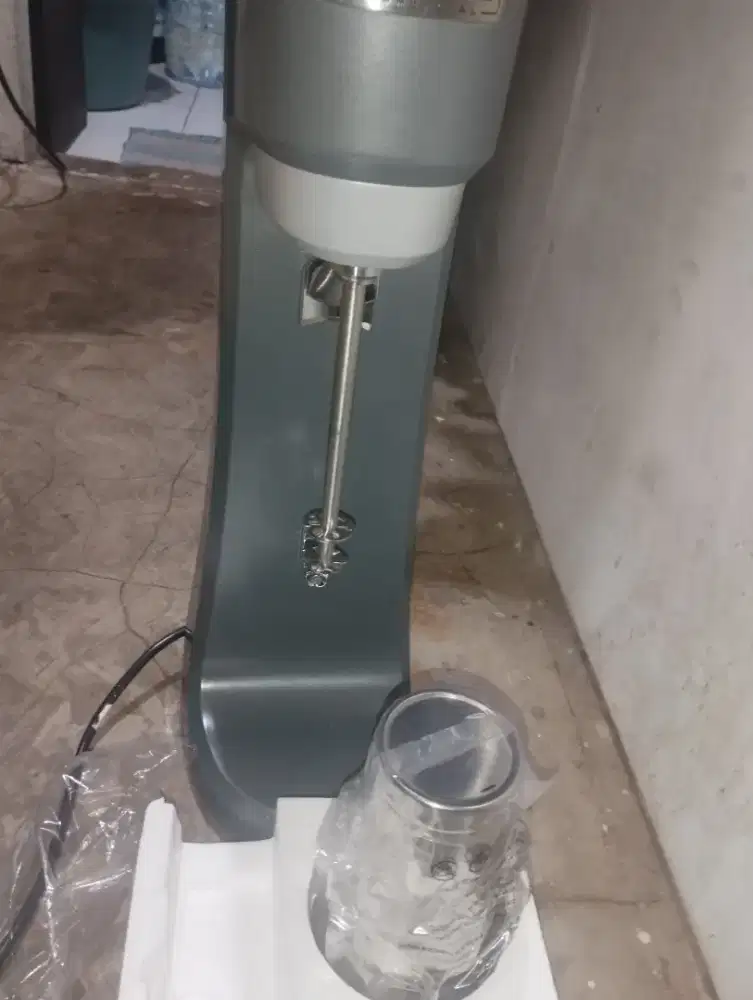 Milkshake machine