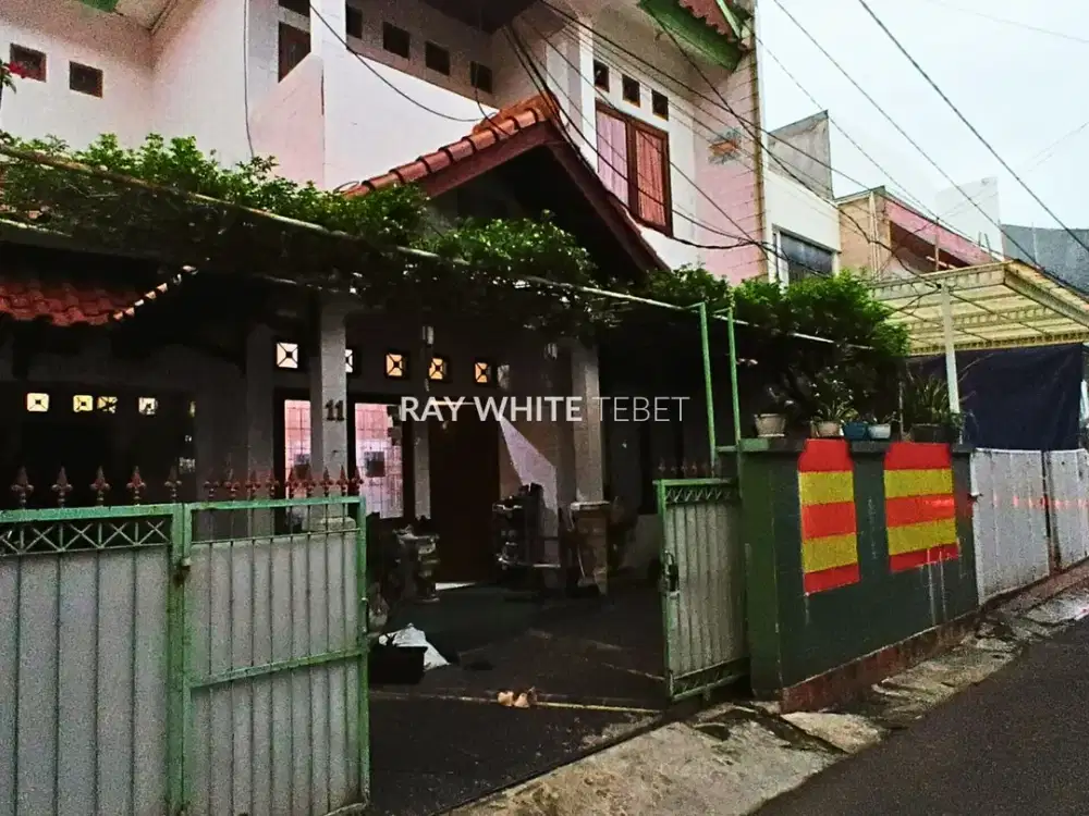 Rumah 2 Lantai di Tebet Timur, Jakarta Selatan - SHM, Siap Huni