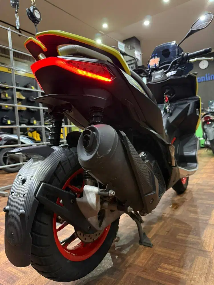 APRILIA SR GT 200