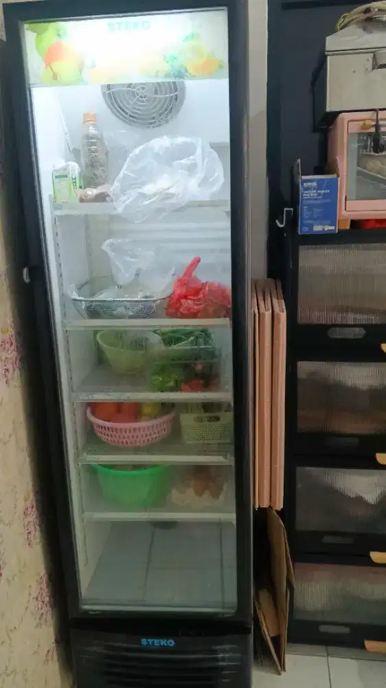 Showcase ukuran jumbo. Tinggi 180 cm.