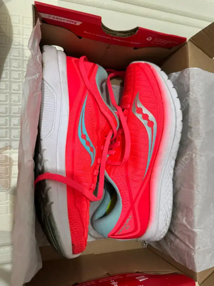 WTS SEPATU SAUCONY SIZE 37.5 EUR