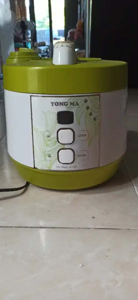 Rice cooker / penanak nasi  yong ma bekas