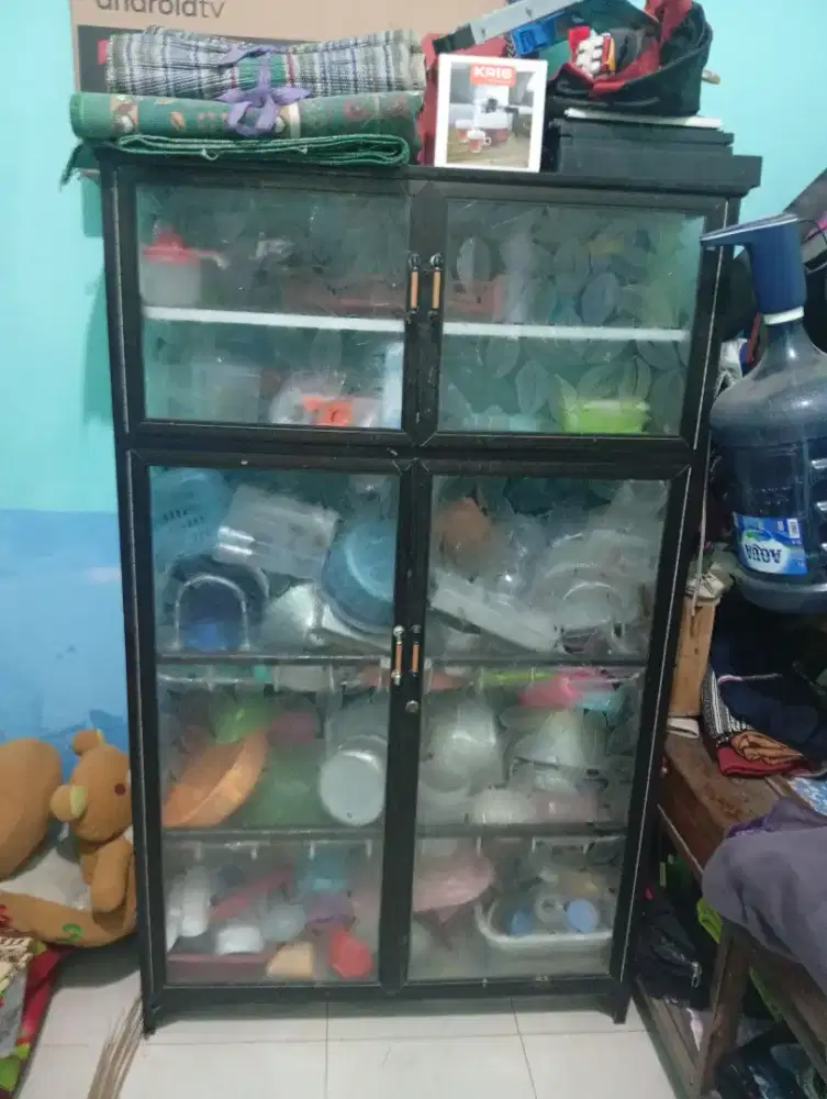 Lemari piring ukuran besar