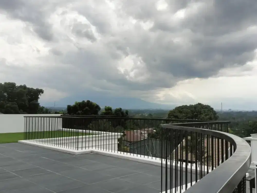 DIJUAL RUMAH PREMIUM 3 LANTAI MURAH HARGA NEGO BGH SENTUL CITY SSR898