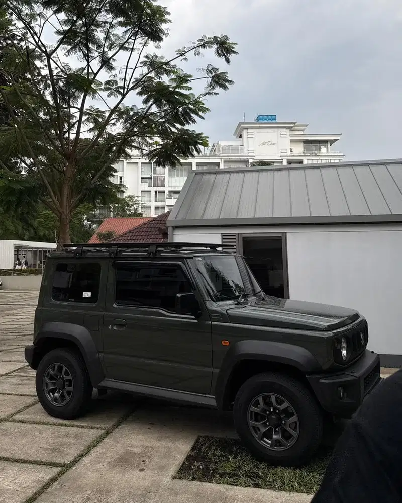 Jimny jungle green tahun 2025