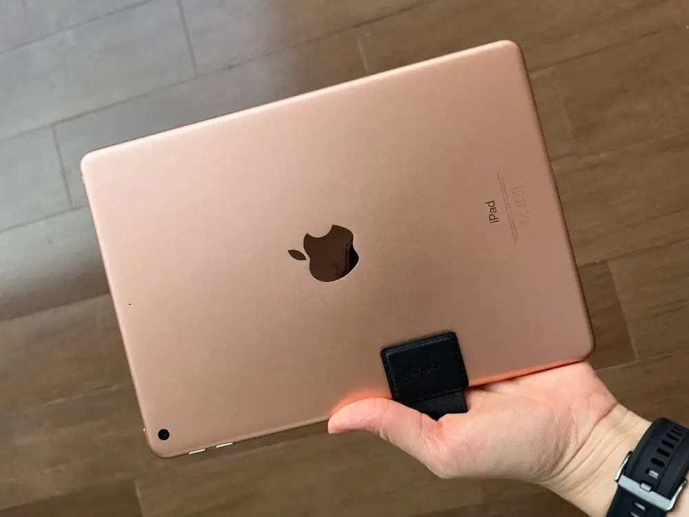 iPad 6th Generation (2018) + Apple Pencil (LIKE NEW CONDITION)