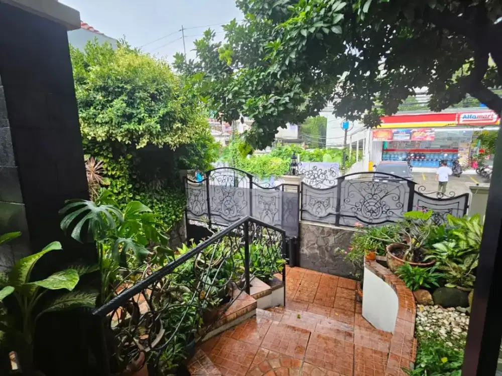 DIJUAL CEPAT RUMAH STRATEGIS UNTUK USAHA