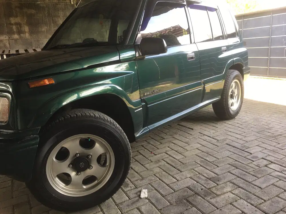 Suzuki Escudo 2000 Bensin