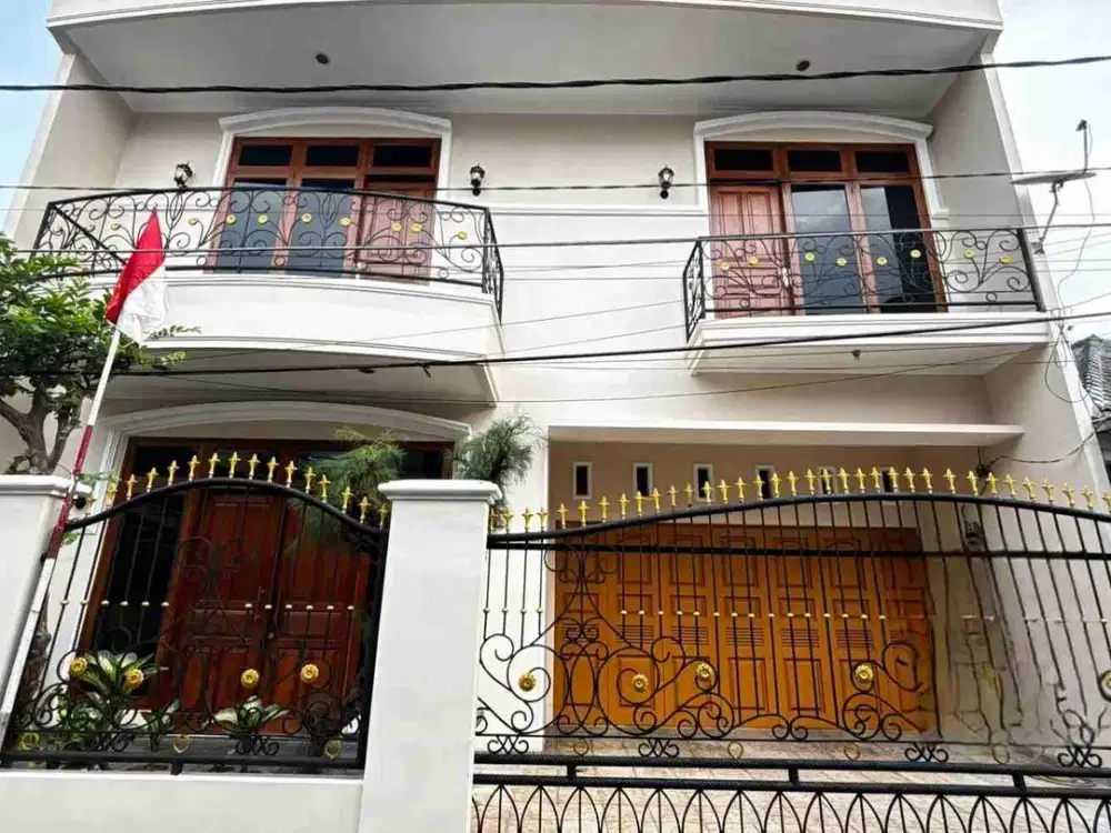 Disewakan Rumah 2 Lantai Siap Huni di Jl. Tebet Barat Dalam, Hanya 5 Menit ke Jl. MT Haryono