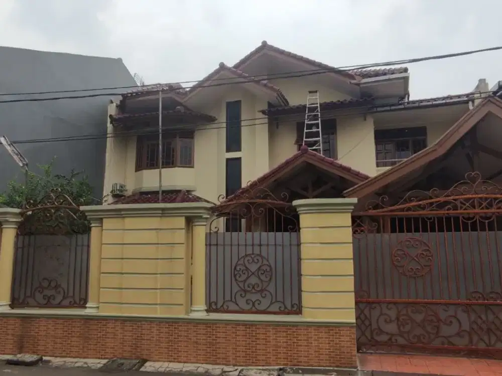Dijual Rumah Luas dan Asri di Jantung Pasar Minggu - Dekat AEON Mall & Tol TB Simatupang!