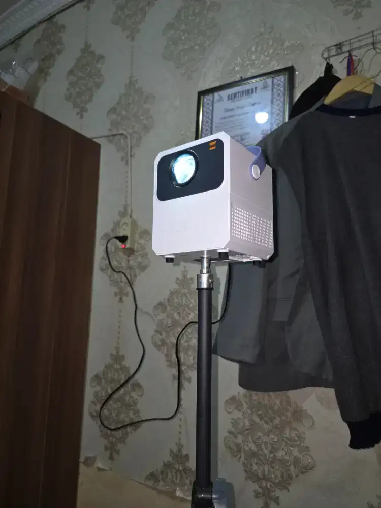 PROYEKTOR MINI BASIS ANDROID