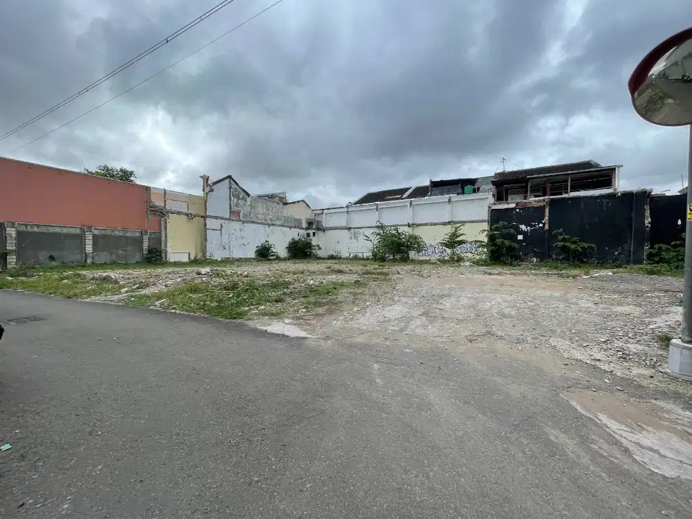 30 meter jalan raya timoho belakang kampus UIN tanah SHM 8 menit UGM