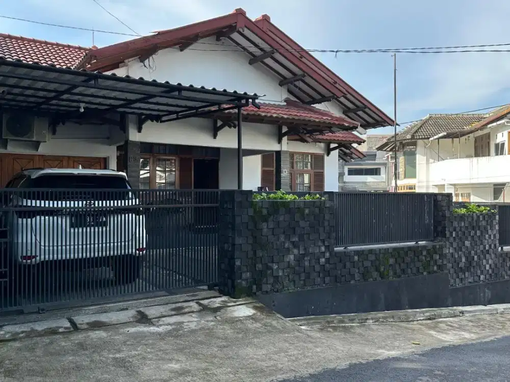 DIJUAL RUMAH POSISI HOEK DEKAT PASTEUR BANDUNG