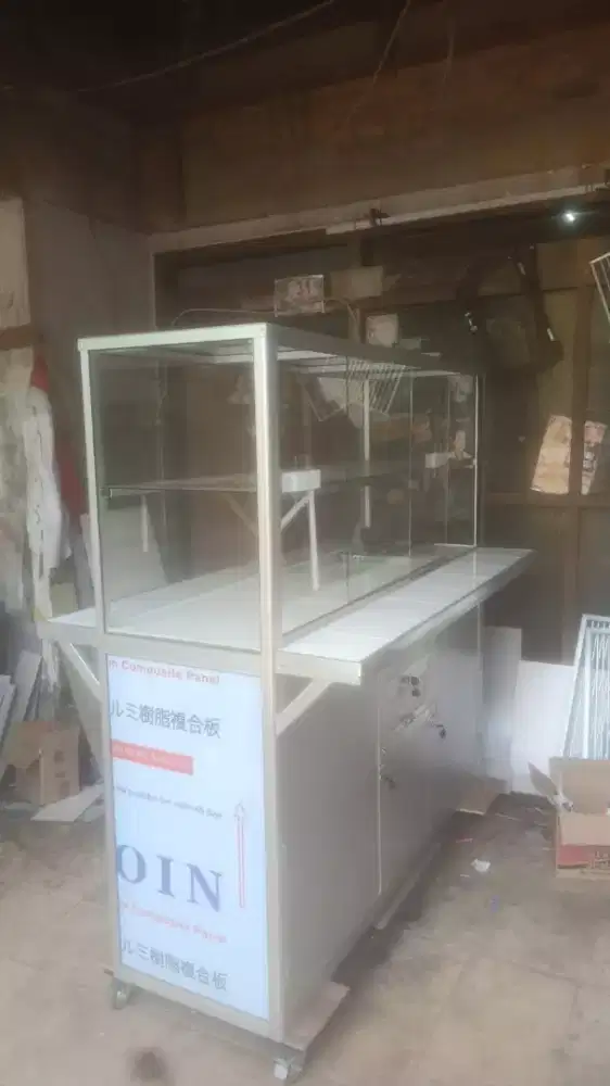 Etelase Warteg Pintu Kaca