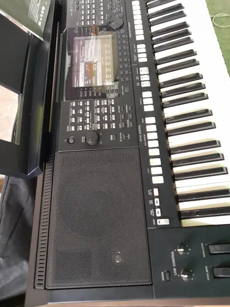 Piano Psr S775 yang lengkap mempuni dikelasnya memory keyboard bsar mb