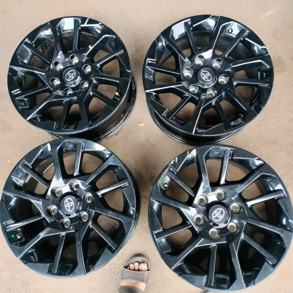 Velg original OEM Toyota Fortuner GR ring 18 6x139,7 asli Enkei