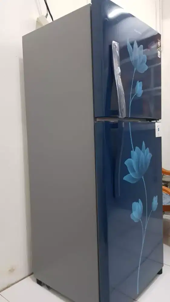 Kulkas polytron 2 pintu biru