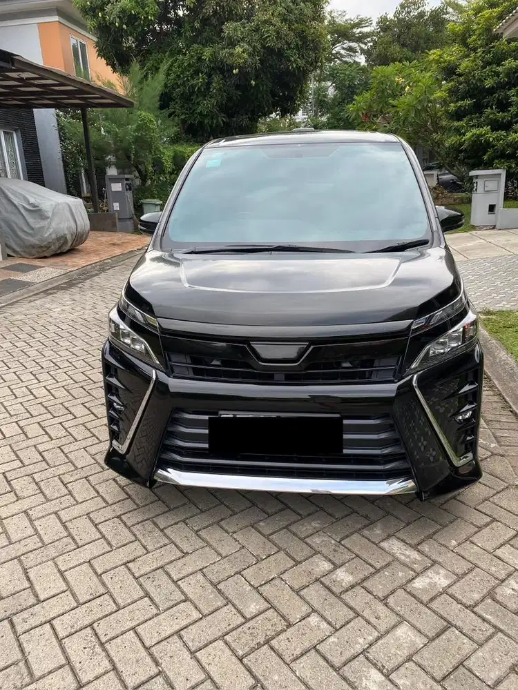 Voxy hitam 2018/2019