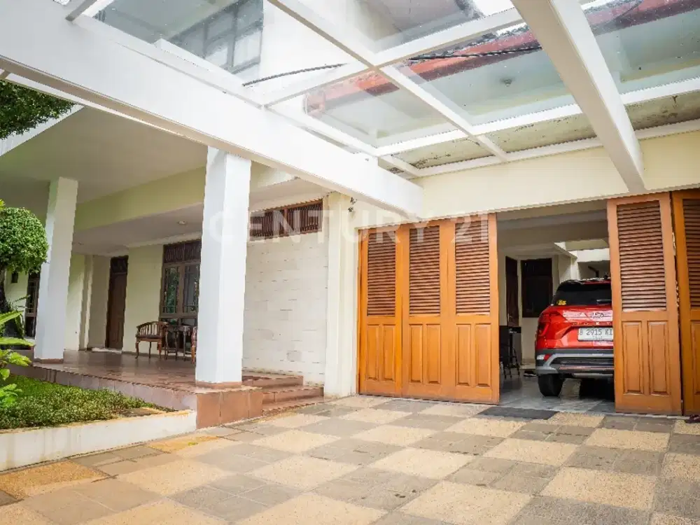 RUMAH OLD MONEY YANG NYAMAN DAN ASRI DI KAYU PUTIH RAWAMANGUN