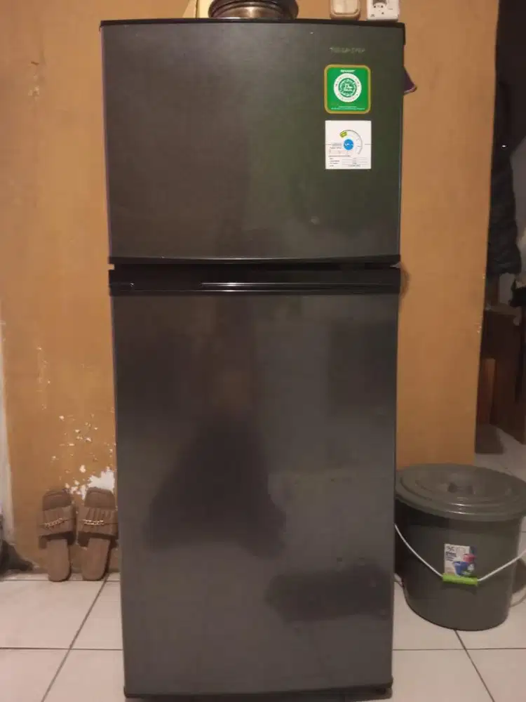 DIJUAL KULKAS DUA PINTU SHARP