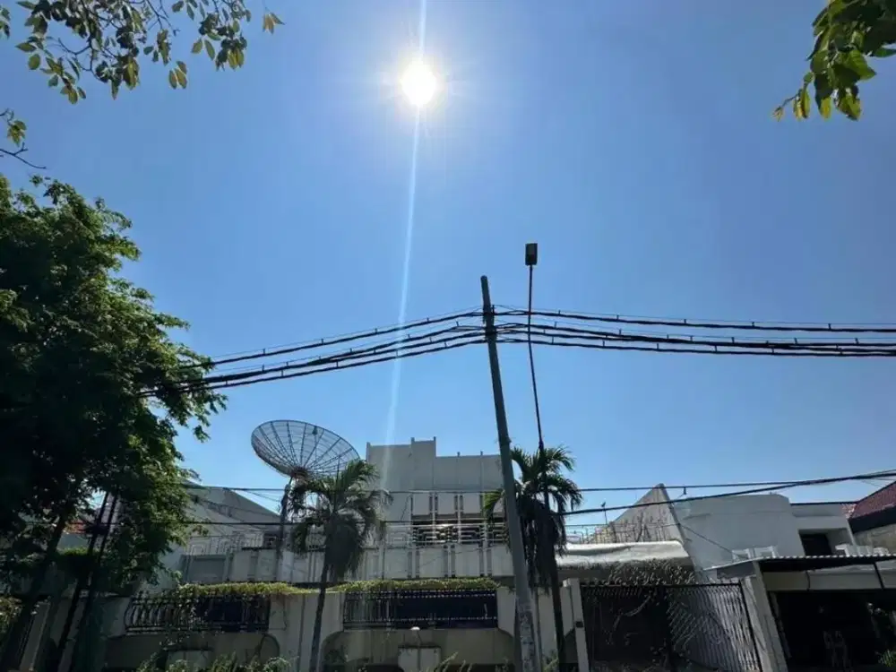 LANGKA JARANG ADA, RUMAH HITUNG TANAH RAYA DHARMAHUSADA INDAH DEKAT BON AMI