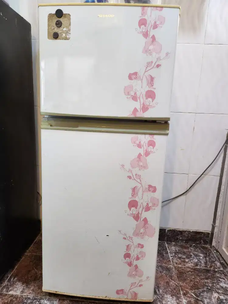 Dijual Kulkas SHARP 2 Pintu , Dingin & tidak ada bunga es