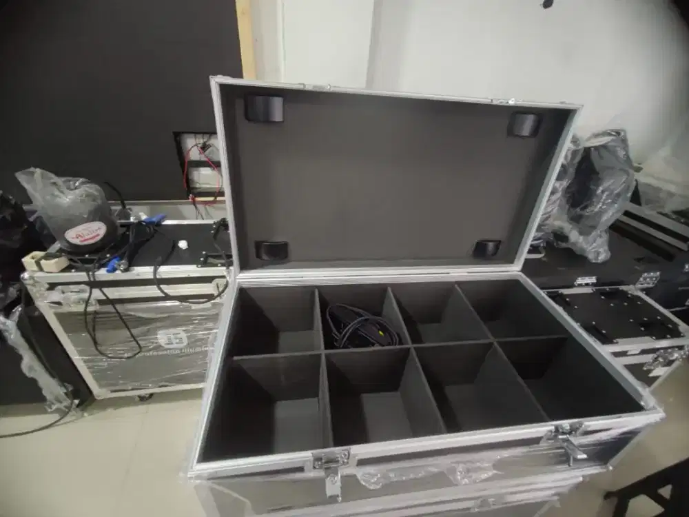 Tukang kayu membuatkan box