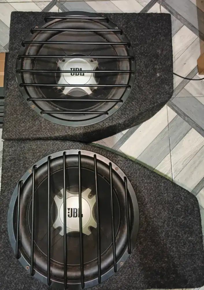 Salon merk JBL bekas mobil BRV dan power aktif