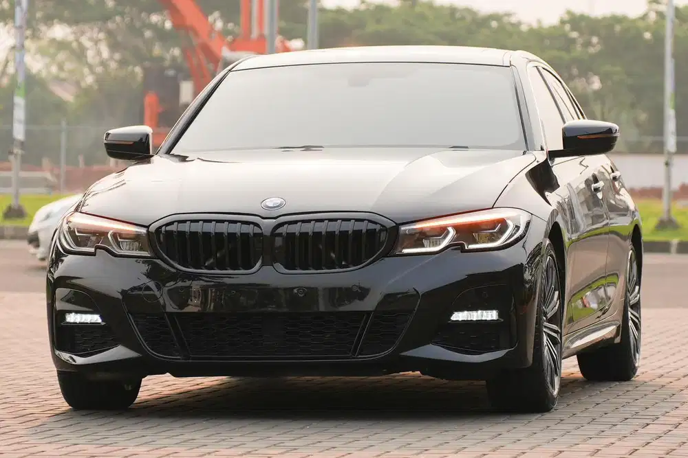 Darth Vader! BMW 330i M-Sport 2021 Black Full spec 320i c300 x1