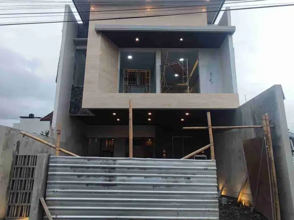 Rumah 2 Lantai Proses Finishing Dekat UGM