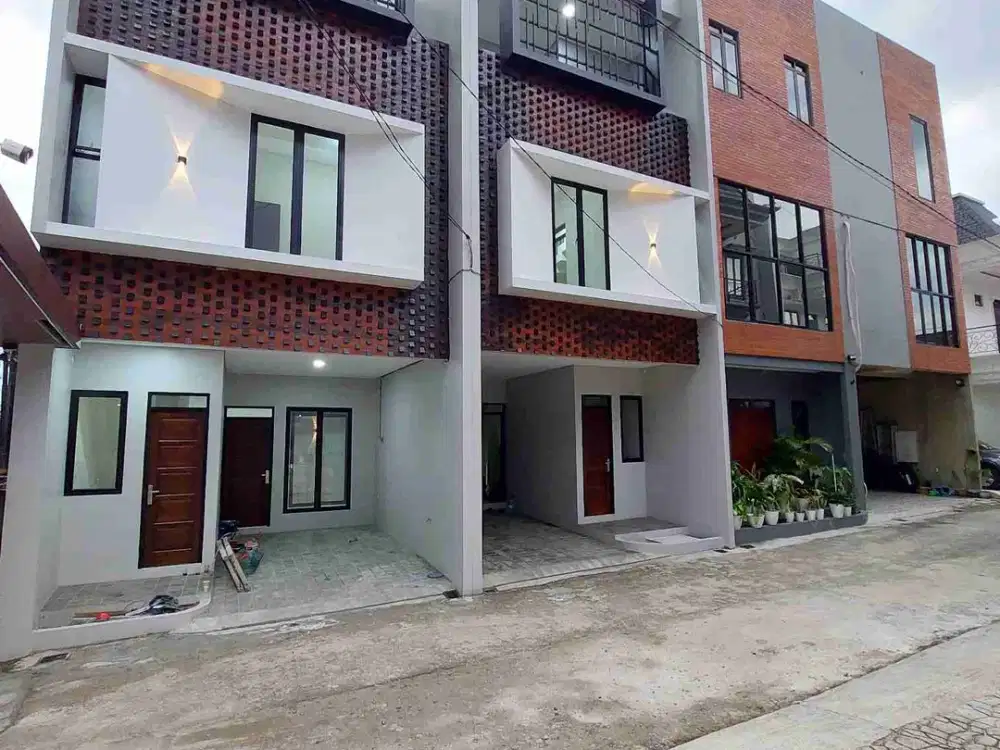 Rumah Pejaten 3 lantai dalam cluster