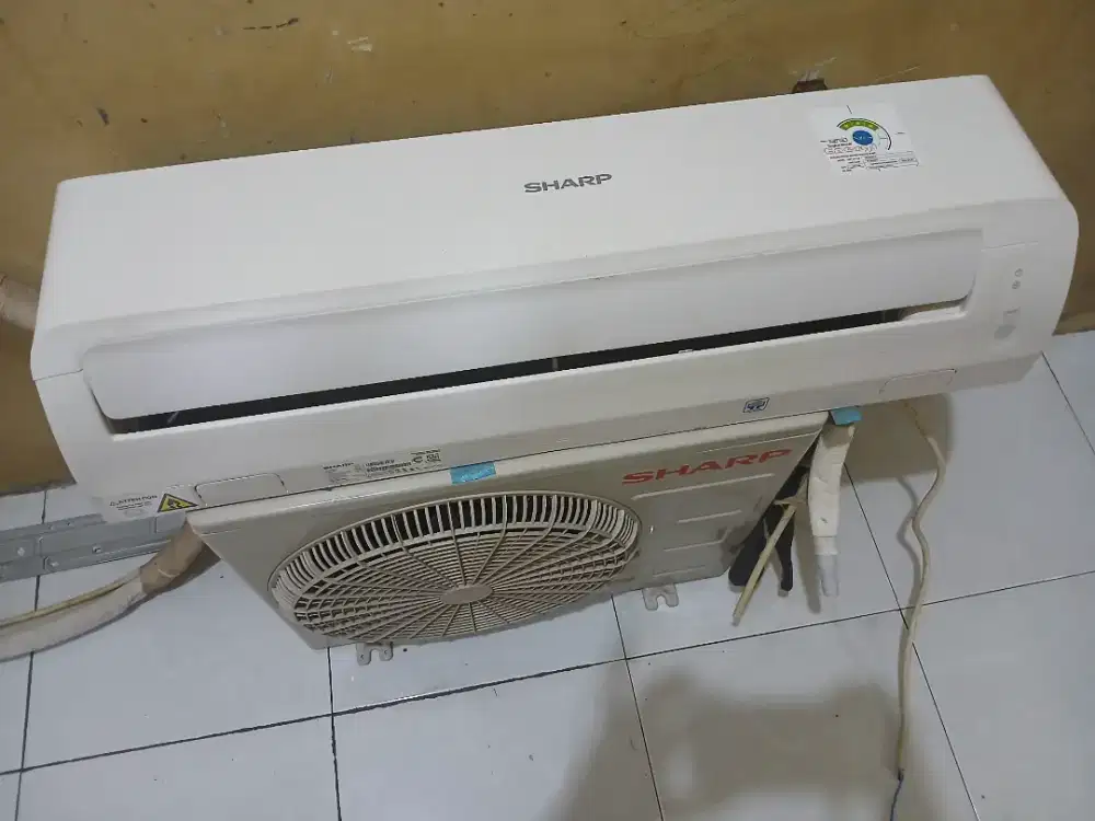 ac sharp ½pk belum lama pemakaian ,masih baru banget