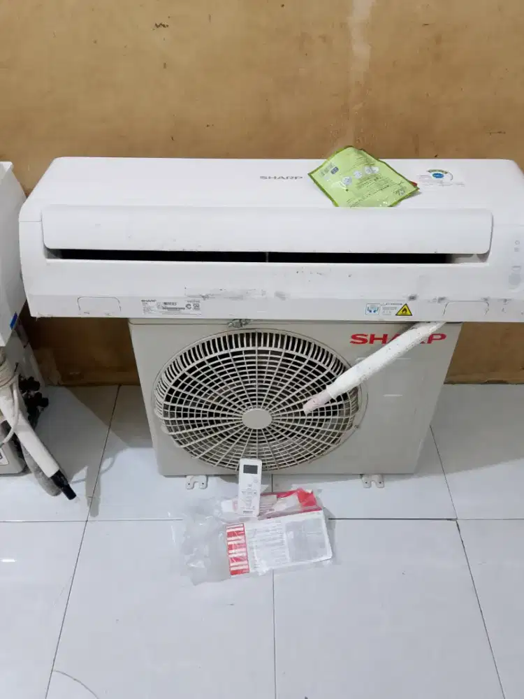 AC SHARP ½PK seken seperti baru lengkap dg kartu garansi