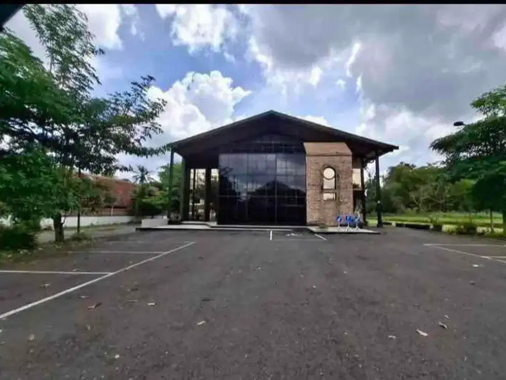 Disewakan bangunan komersil strategis