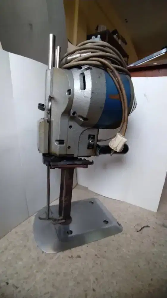 Mesin Potong KM 8” Mack KSAUV220