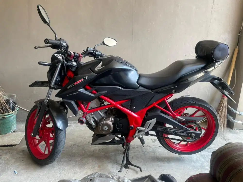 Honda CB150R 2016 pajak on