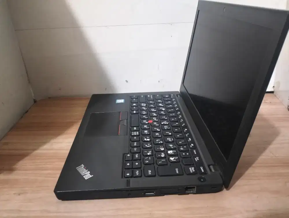 Thinkpad x260 core i5 gen 6/RAM 8 SSD 128/speker Joss dual batre