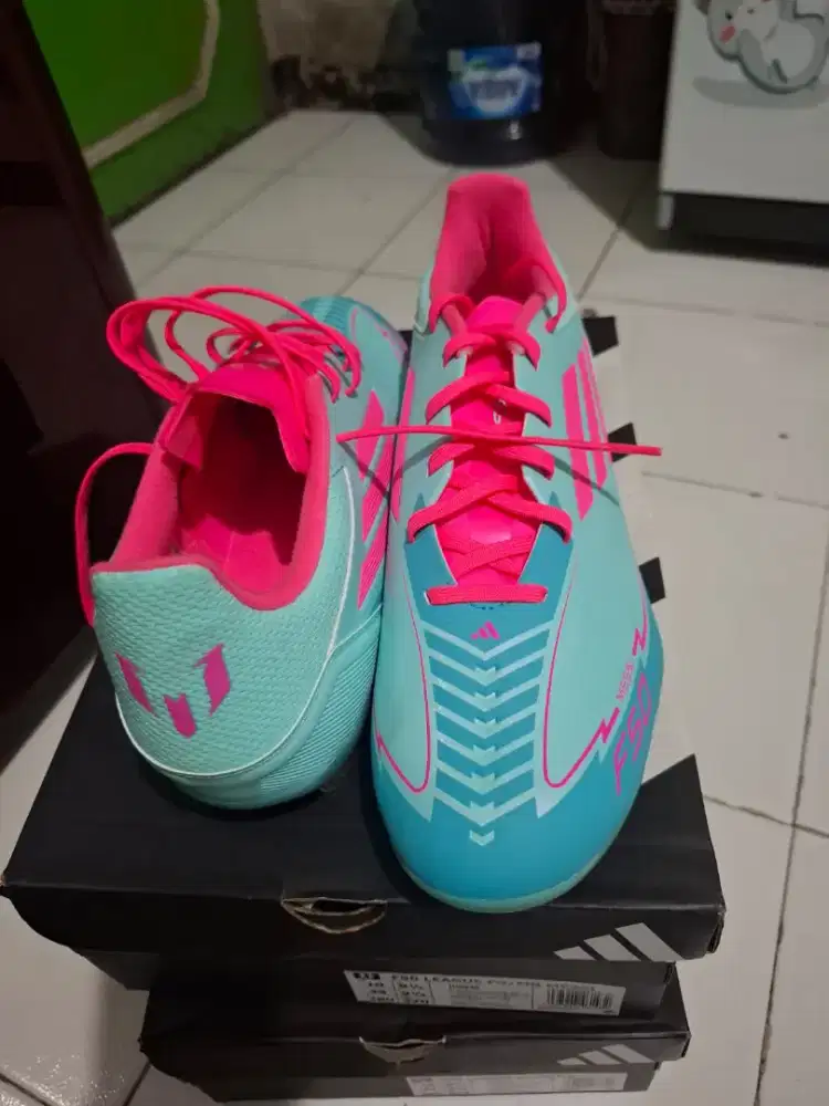 Sepatu bola adidas messi size 44 baru