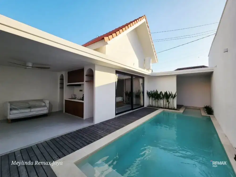 Villa minimalis design Mediterranian dijual di Sanur.