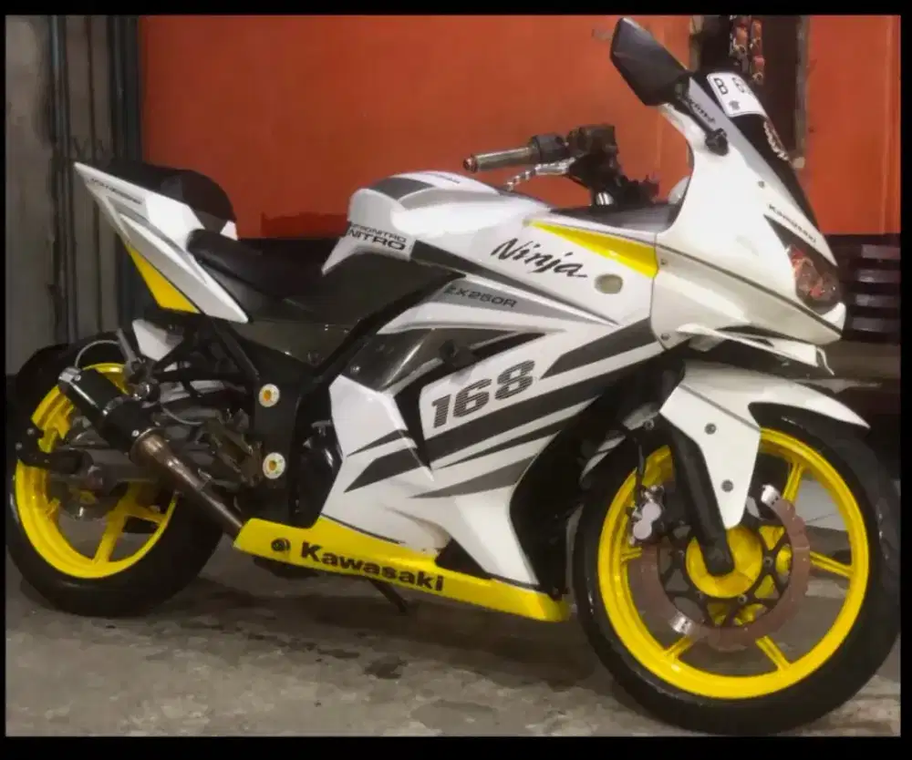Dijual murah motor gede Kawasaki ninja 250R