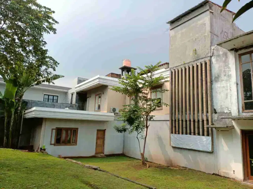 Rumah Bagus dan asri 2 lantai ada halaman luas siap huni di Bintaro sektor 9 0559