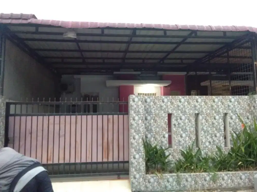 Di sewakan rumah pertahun lengkap perabot rumah tangga.