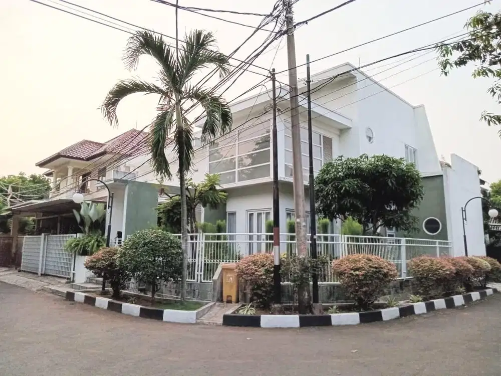 Rumah dijual siap huni posisi hook  lokasi strategis di cibubur